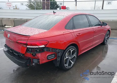 2020 Volkswagen Passat 2.0T R-Line z USA, uszkodzony, nr VIN 1VWMA7A3XLC013225